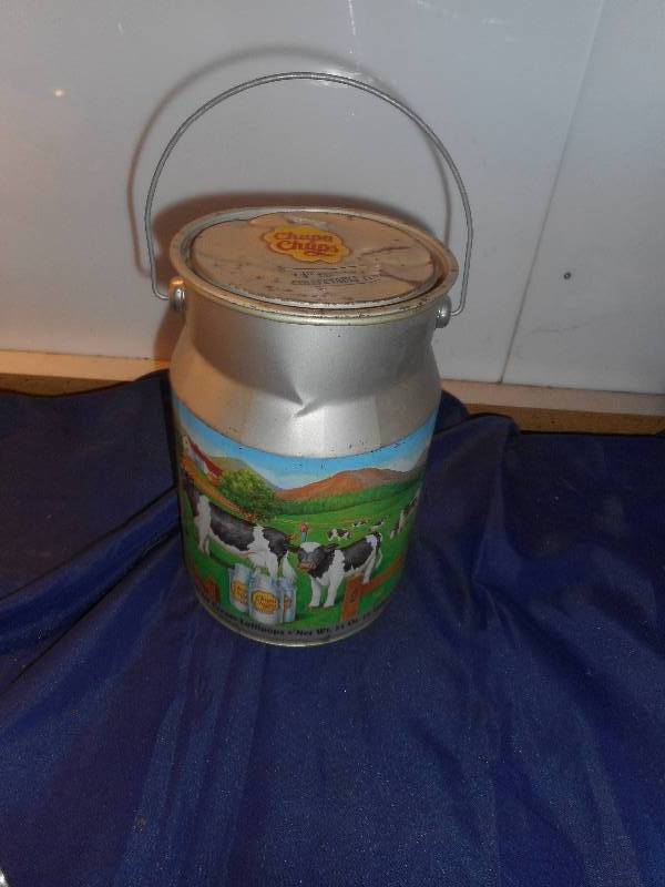 lot 120 image: VINTAGE CHUPA CHIPS CAN