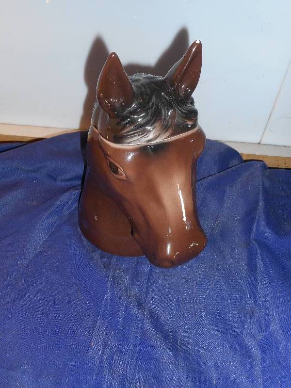 lot 123 image: COLLECTIBLE QUARTER HORSE COOKIE JAR