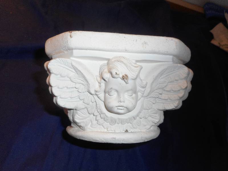 lot 124 image: SMALL ANGEL BIRD BATH