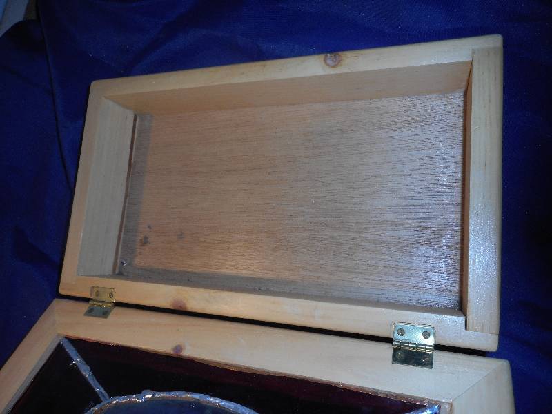 lot 125 image: VINTAGE BOX