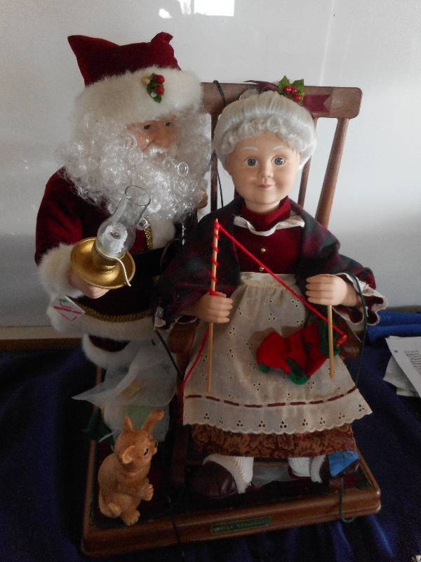 lot 142 image: MACHANICAL MR. AND MRS. CLAUSE