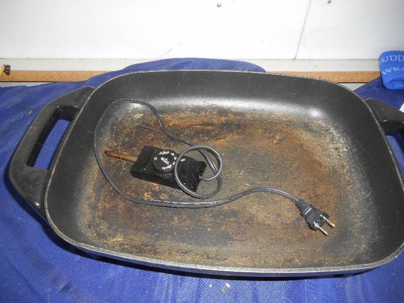 lot 146 image: RIVAL ELECTRIC FRYING PAN