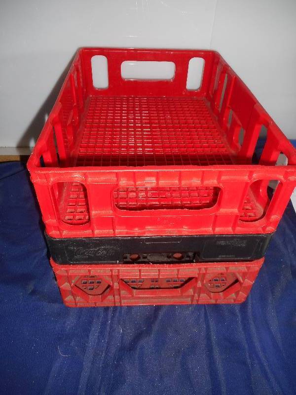 lot 147 image: 3 PLASTIC COKE FLATS