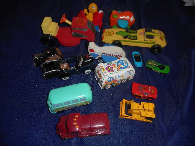 lot 151 image: COLLECTIBLE TOYS