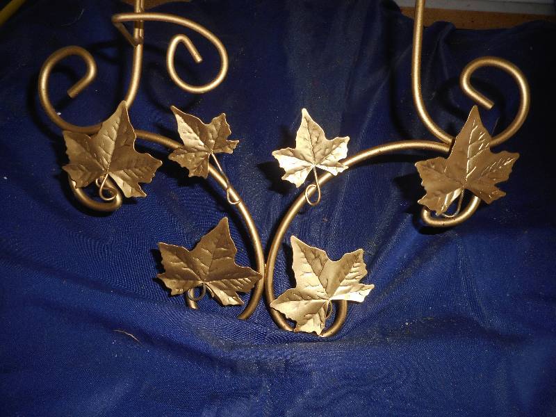 lot 152 image: HOME INTERIOR WALL PLATE HANGER