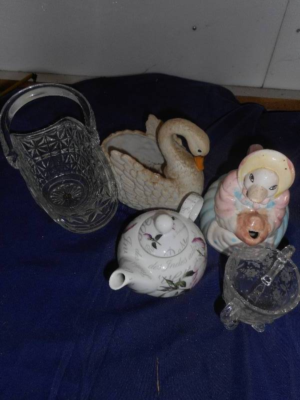 lot 169 image: VINTAGE GLASSWEAR
