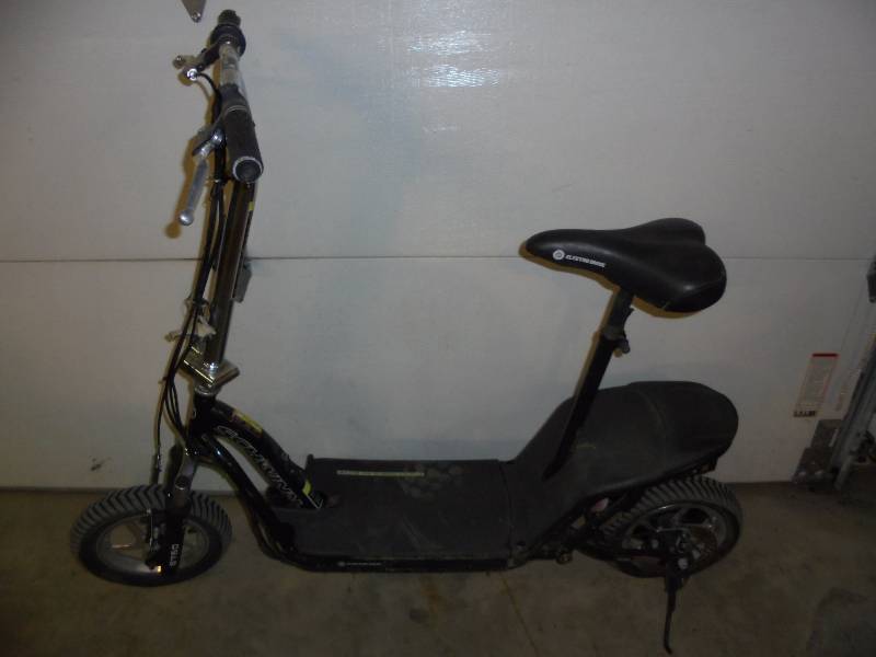 lot 1 image: Schwinn Scooter  - Electro Drive