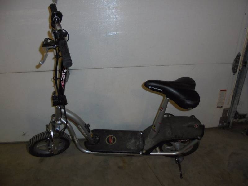 lot 2 image: E-Zip Scooter