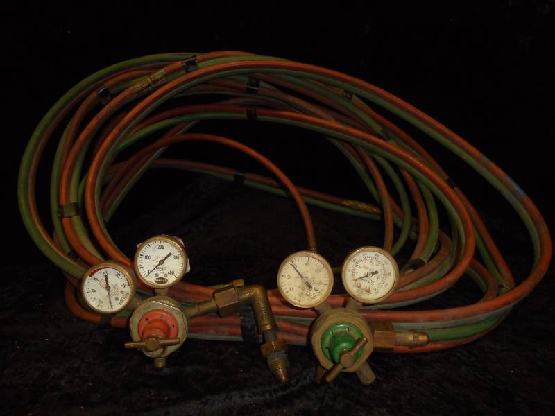 lot 6 image: Acetylene Torch Regulators wExtra Long Hose Set (Smiths Brand)