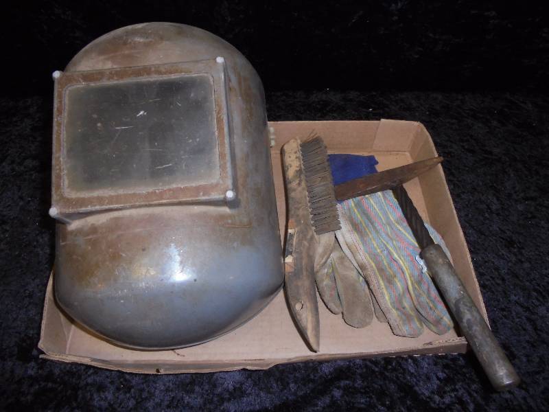 lot 9 image: Welding Helmet wChipping Hammer, Wirebrush, Gloves