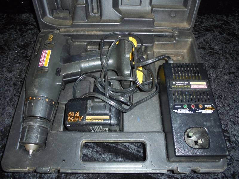 lot 11 image: Craftsman 12v Drill wBattery, Charger, Case