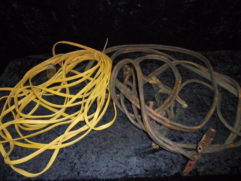 lot 20 image: 20ft Long Jumper Cables & Extension Cord