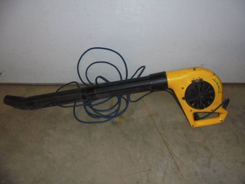 lot 26 image: Paramount Leaf Blower, runs