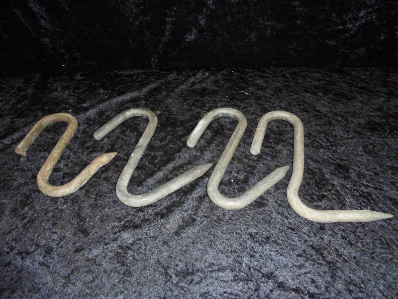 lot 27 image: Lot - Meat Hooks, 8