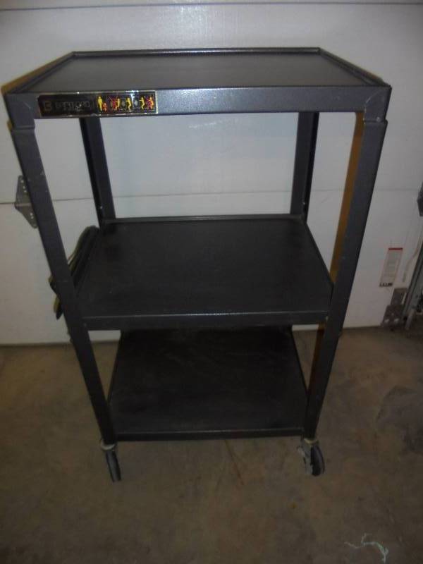 lot 38 image: Metal Shop Tool Cart on Wheels wCord Plug In, 42x24x18
