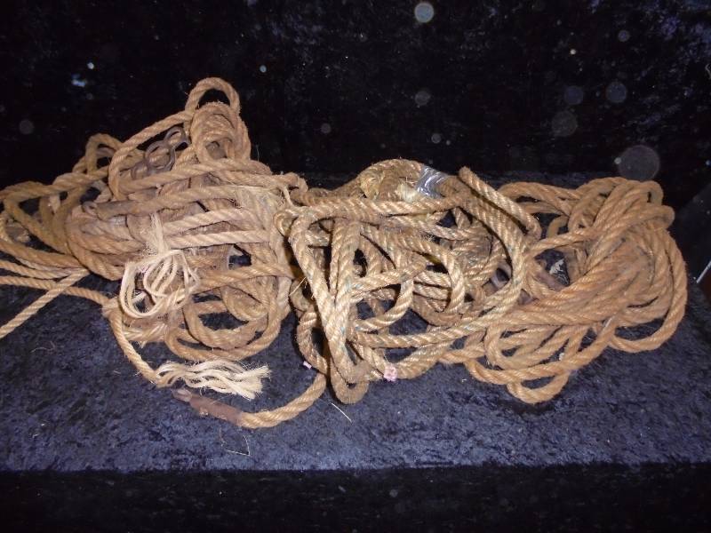lot 42 image: Barn Rope with Metal Ends & Cinches