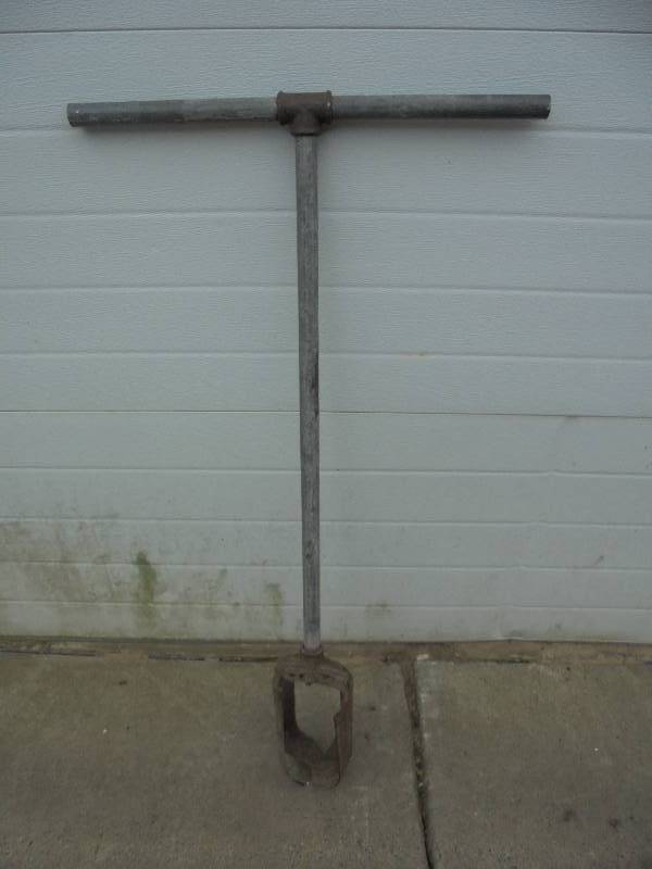 lot 54 image: Vintage Post Hole Auger