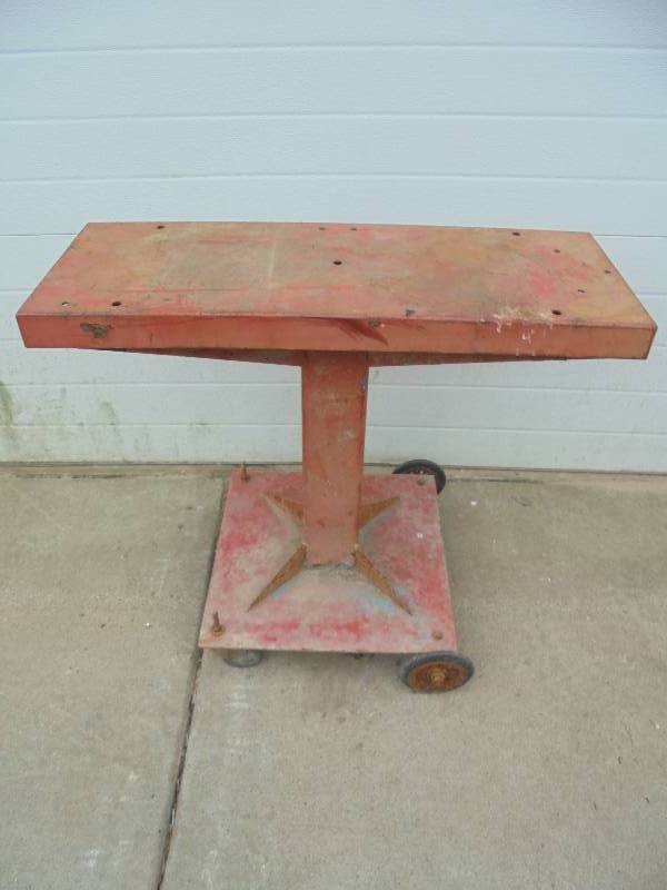 lot 55 image: Metal ShopTool Cart on Wheels, 28x32