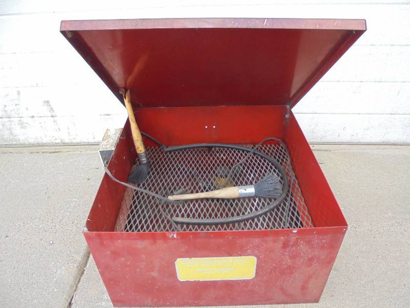 lot 60 image: Buck Supreme Parts Washer Model 81000 wPump