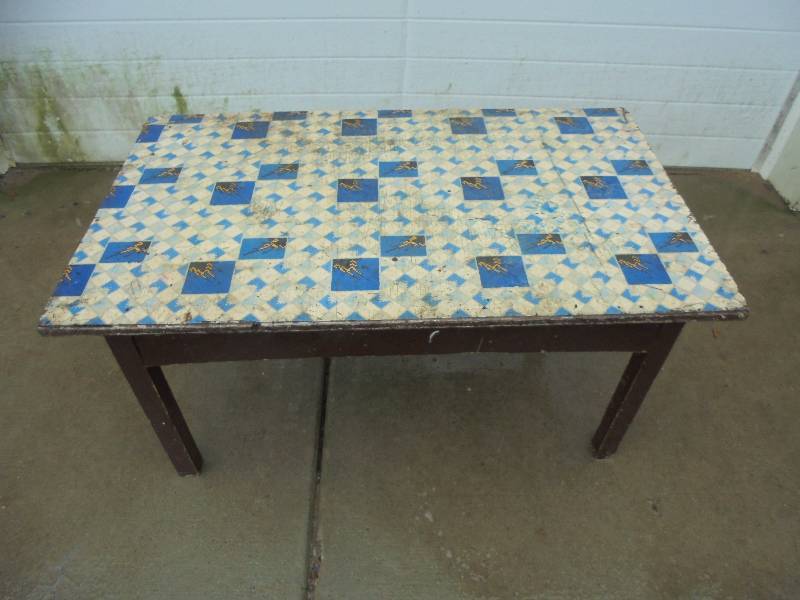 lot 68 image: Vintage Table with Linoleum Top, 20x42x25