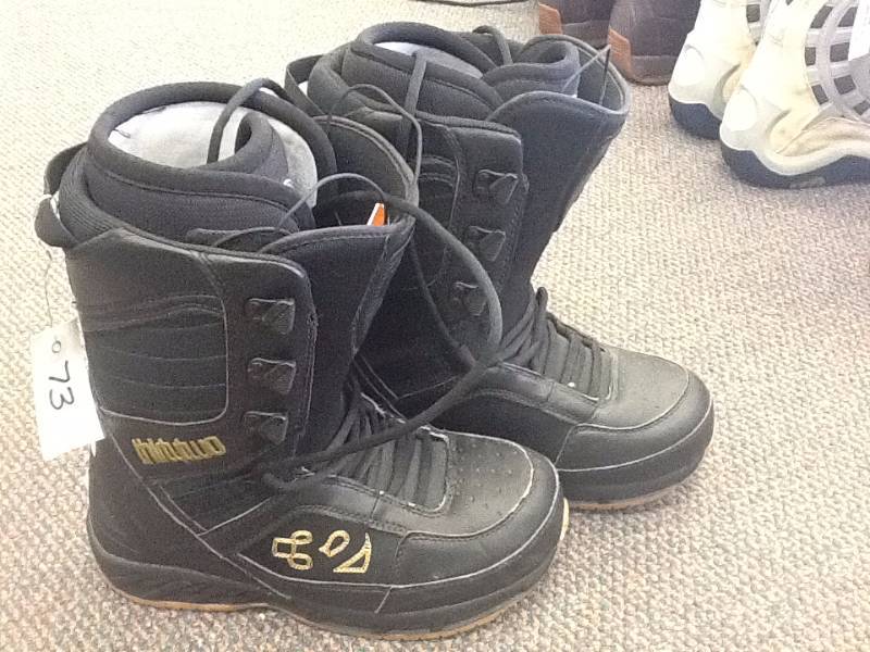 lot 73 image: Thirty-two snowboard boots