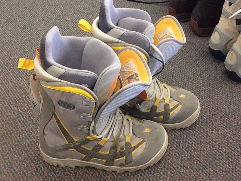 lot 74 image: Burton snowboard boots