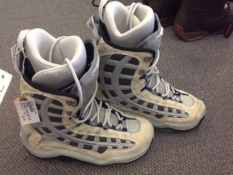 lot 75 image: North wave snowboard boots