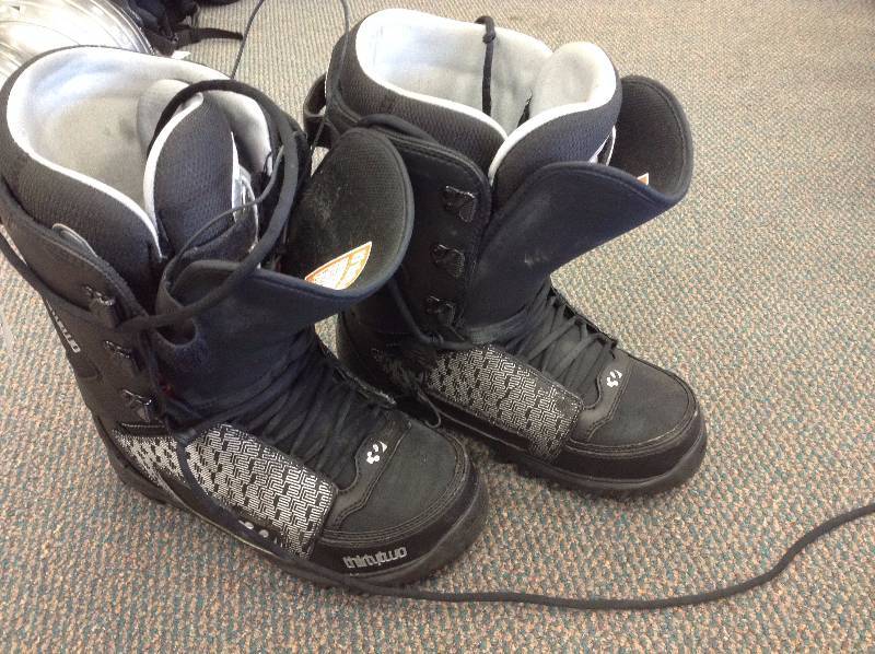 lot 77 image: Thirty-two snowboard boots