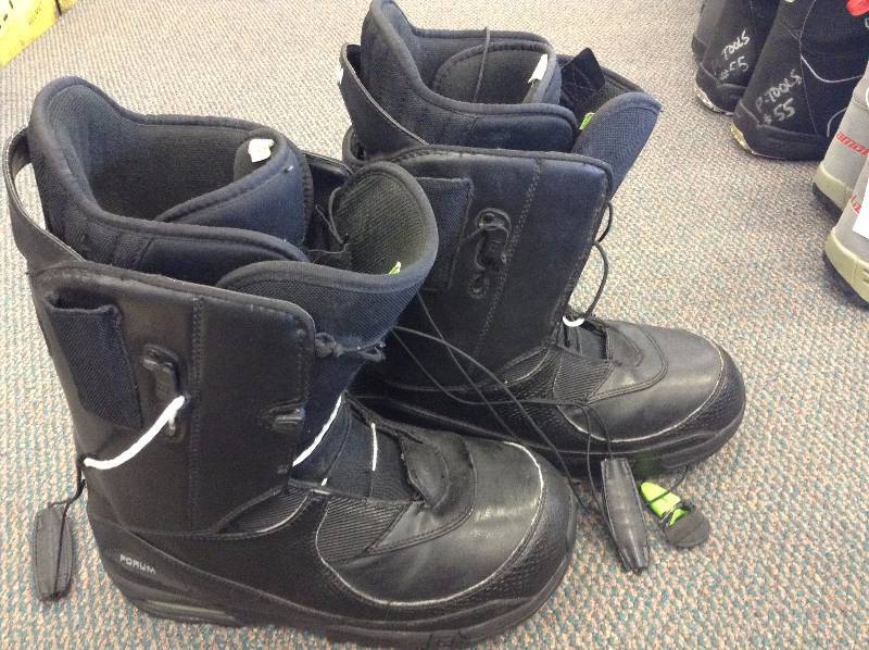 lot 79 image: Forum snowboard boots