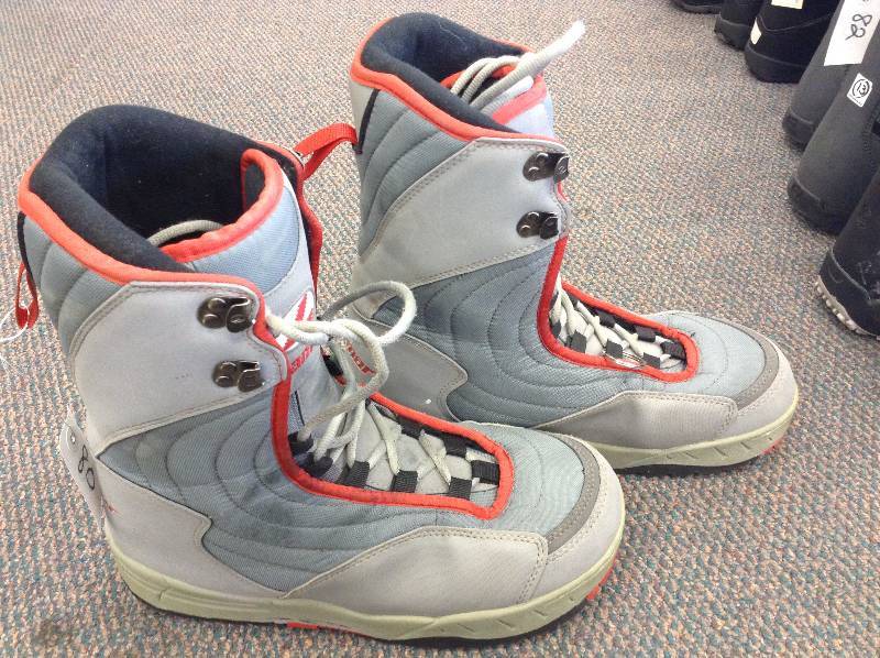 lot 80 image: Lamar snowboard boots