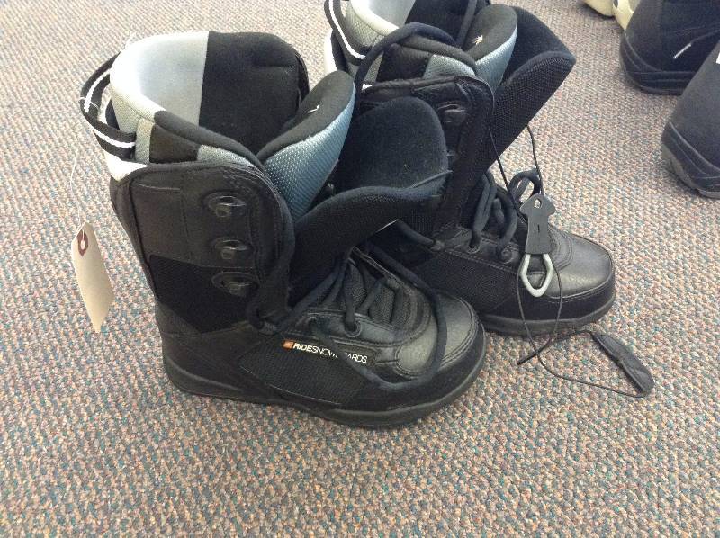 lot 83 image: Ride snowboard boots
