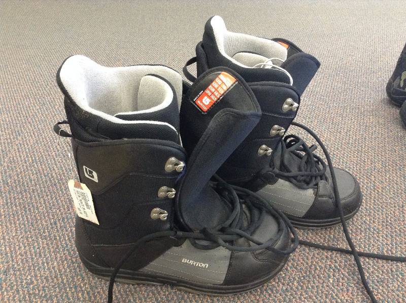 lot 84 image: Burton snowboard boots