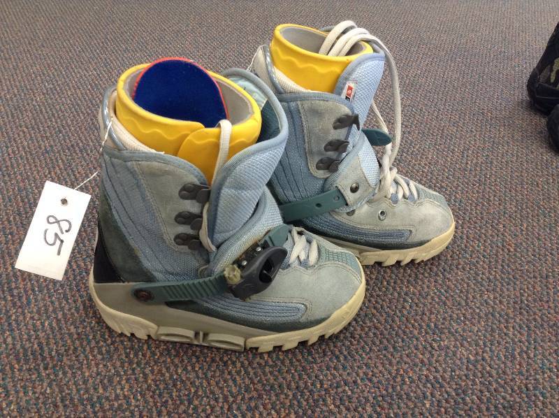 lot 85 image: Burton snowboard boots