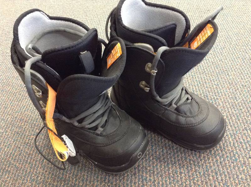 lot 89 image: Burton snowboard boots