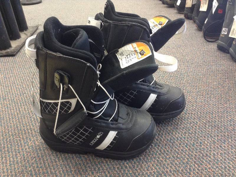 lot 92 image: LTD snow snowboard boots
