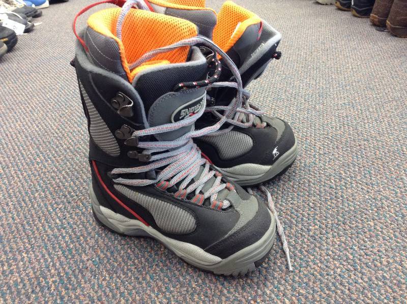 lot 99 image: Impetus snowboard boots