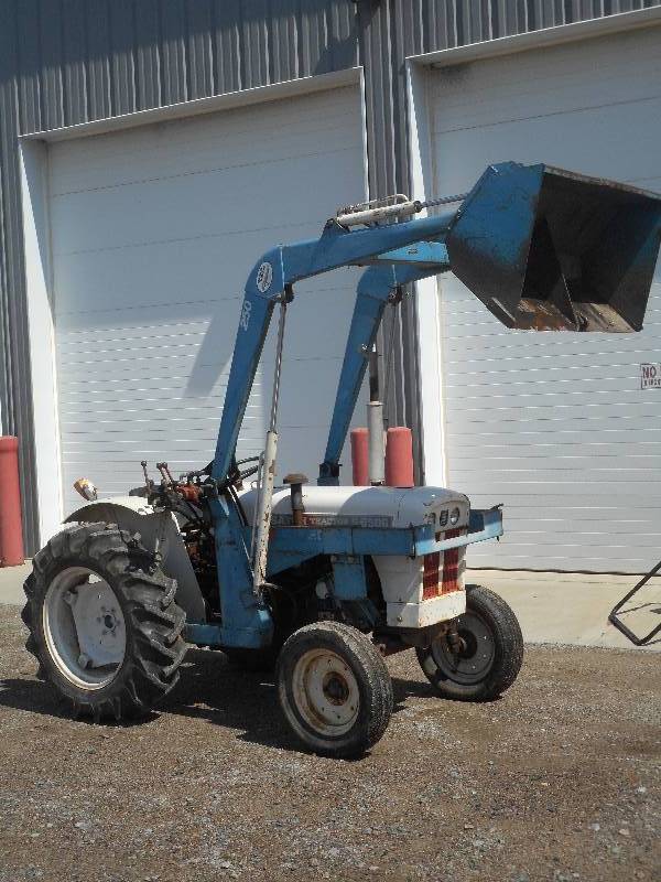 lot 2 image: Satoh S-650G Tractor Loader, 25HP G...