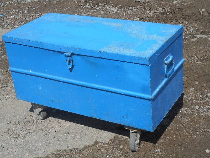 lot 9 image: Industrial Rolling Gang Box, Used, ...