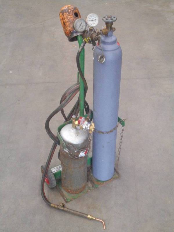 lot 10 image: Oxi-Acetylene Torch Set Complete Wi...