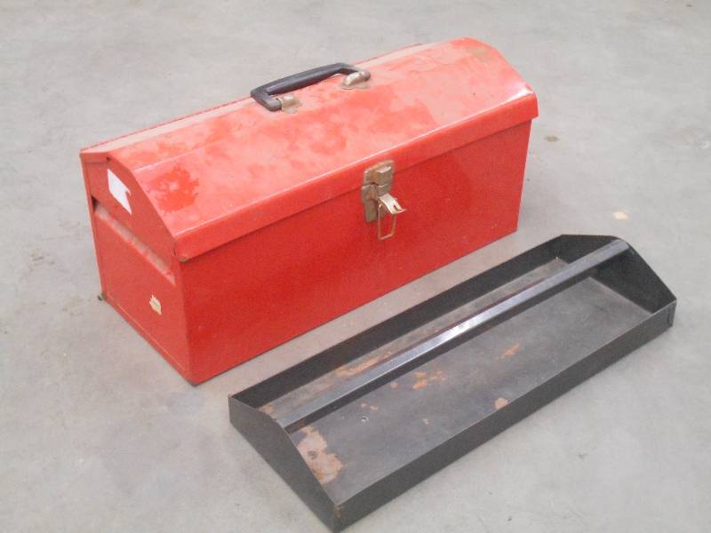 lot 17 image: Steel Toolbox With Tray ...