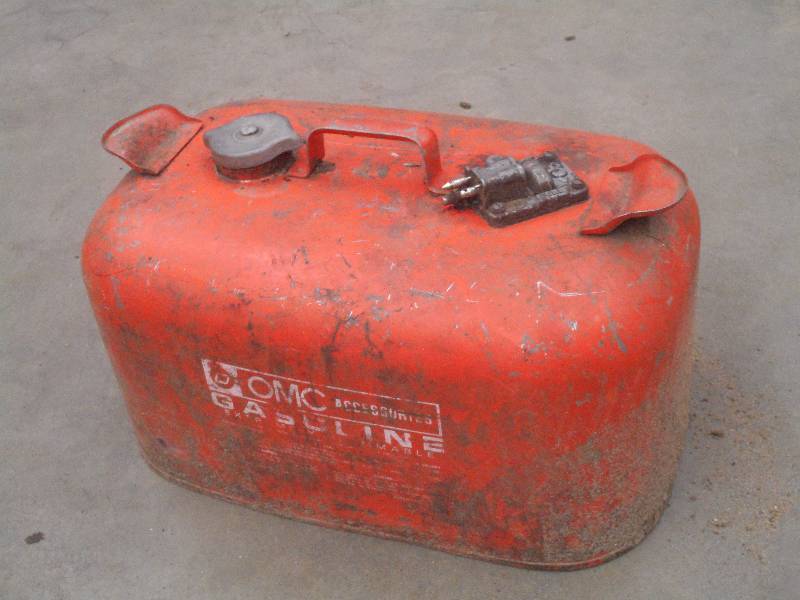 lot 18 image: OMC 5-Gallon Steel Boat Fuel Tank ...