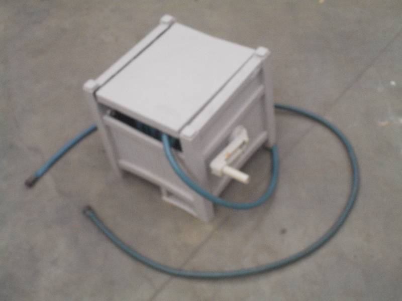 lot 22 image: Suncast Hose Reel With Hose & Whip ...