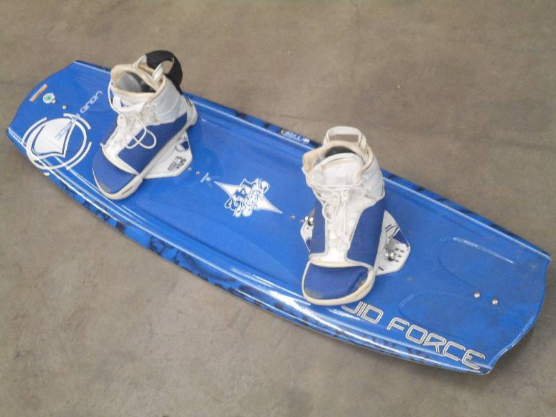 lot 25 image: Liquid Force Trip 142 Wakeboard Wit...