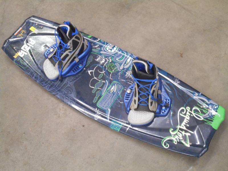 lot 27 image: Liquid Force Fish 729 Wakeboard Wit...