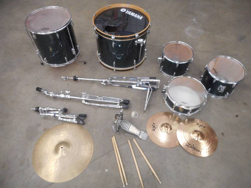 lot 36 image: Drum Set Yamaha & Evans, As Shown ...
