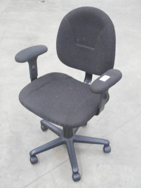 lot 37 image: Adjustable Rolling Office Chair ...