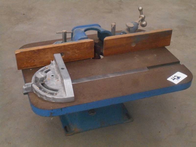 lot 42 image: 115Volt Benchtop RouterShaper Tabl...