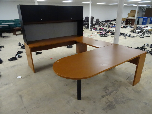 U Shaped Office Desk with Hutch