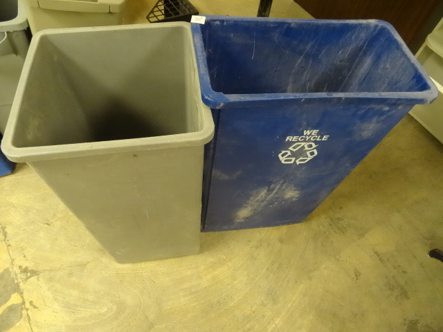2 Plastic Garbage Cans