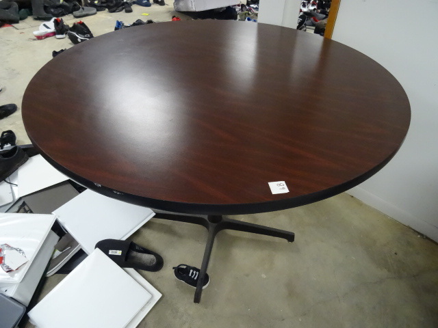 42 Round Table with Metal Base